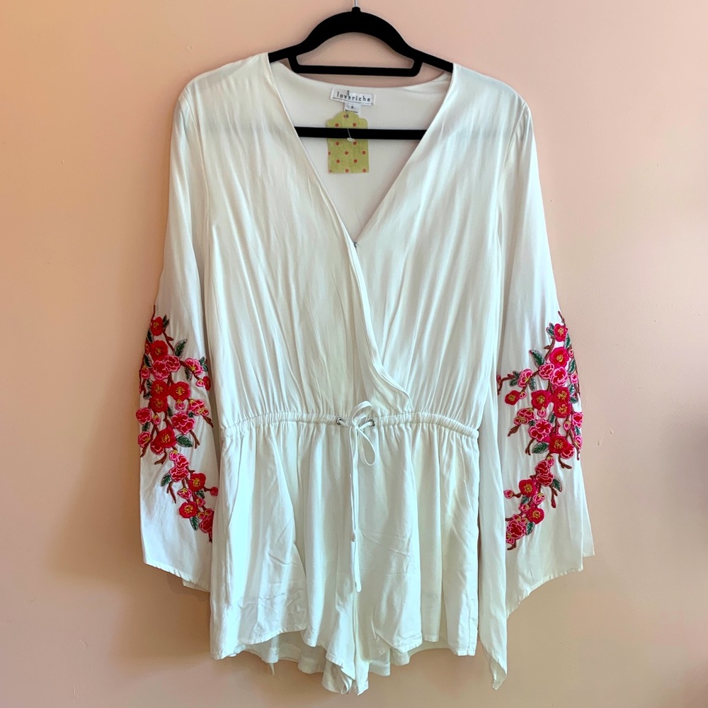 Beautiful BNWT White Romper With Floral Patchwork Applique